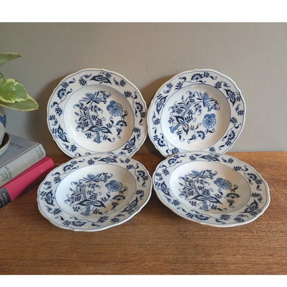 Blue Danube Rim Soup Bowls Set of 4 Blue Onion Pattern Scalloped Japan 8.5